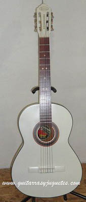 Guitarra económica modelo GTE sin curva de Paracho Vista 10